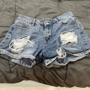 Ripped cute jean shorts